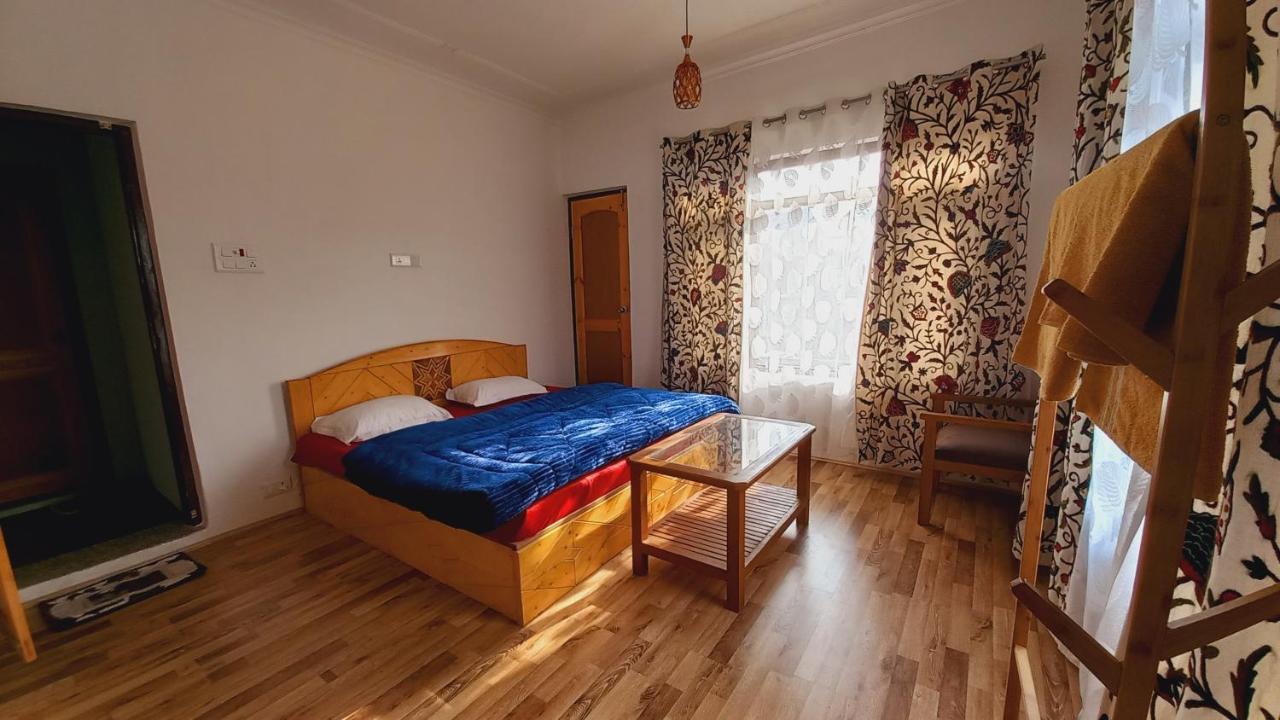John'S Homestay Srinagar  Bagian luar foto