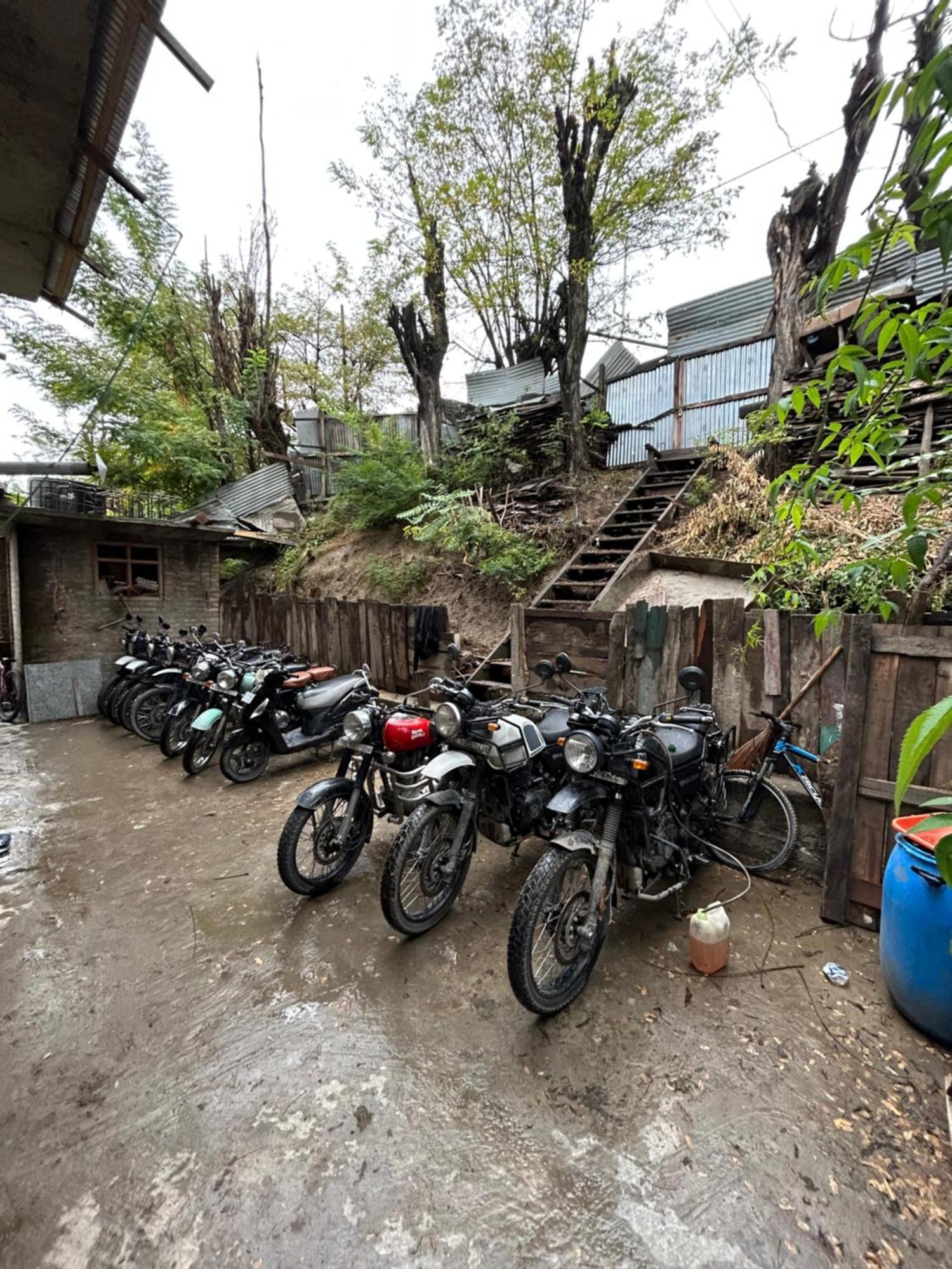 John'S Homestay Srinagar  Bagian luar foto