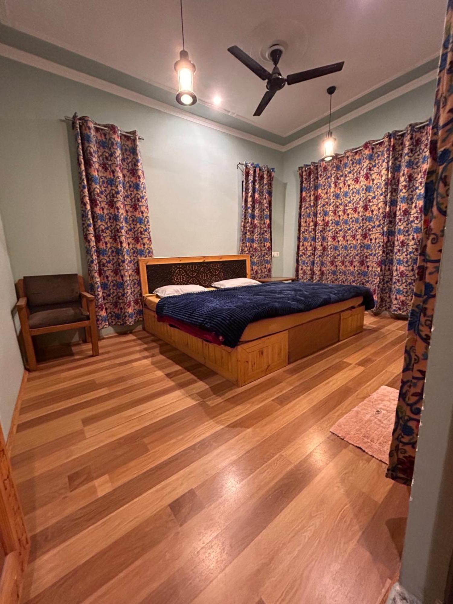 John'S Homestay Srinagar  Bagian luar foto