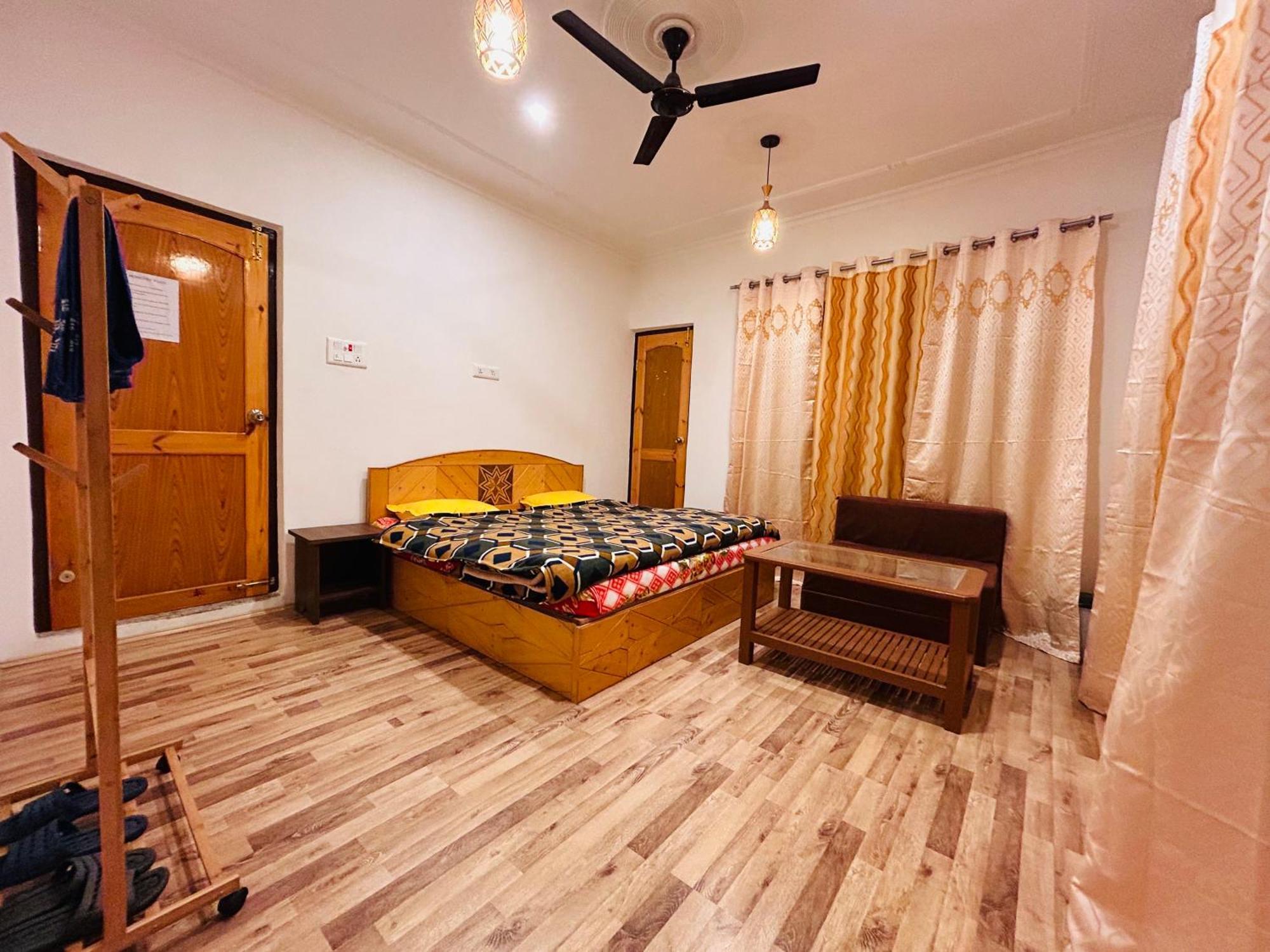 John'S Homestay Srinagar  Bagian luar foto